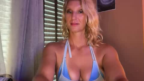 Daisy137 online show from April 26, 3:43 pm