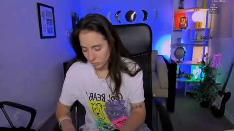 daisy online show from July 12, 10:49 am