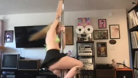 daisymynx online show from April 9, 11:10 pm