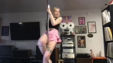 daisymynx online show from April 13, 2:24 am