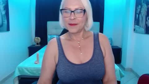 Snapshot of dakota_daprinski chatting on October 9, 2:05 am Dakota online show from October 9, 2:05 am