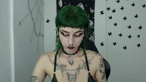 Snapshot of dakota_krall_ chatting on December 10, 2:27 am dakota online show from December 10, 2:27 am