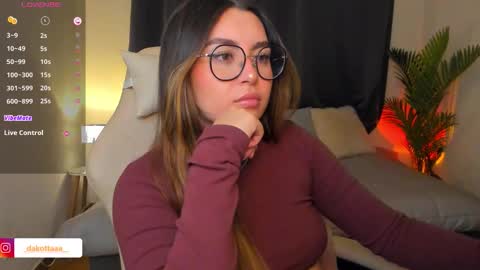 dakottaa__ online show from March 27, 12:01 am