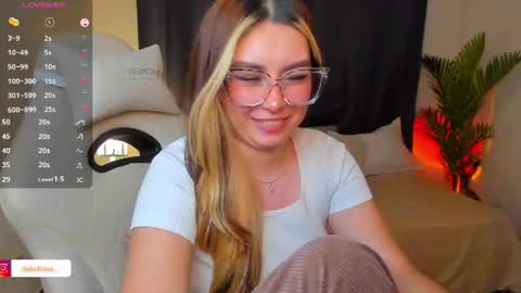 dakottaa__ online show from July 17, 1:21 am