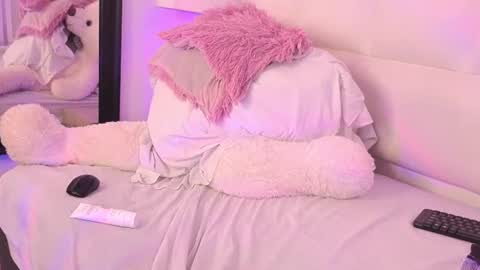 daliacastle online show from July 11, 7:36 pm