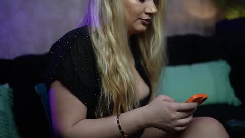  Dalia  online show from April 1, 8:17 pm