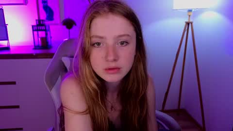 dan1ella_sun online show from June 24, 2:49 pm