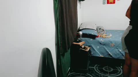 dani y jocelyn online show from April 4, 10:30 pm