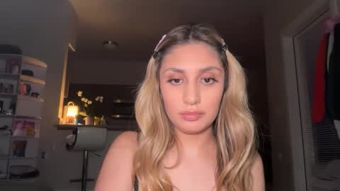 daniellarae1 online show from April 9, 5:32 am