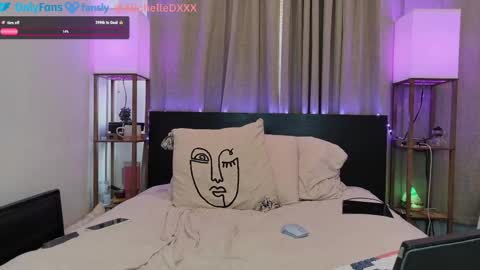 daniellemxxx online show from September 19, 7:02 pm