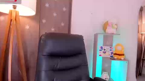 Danielle Rose online show from March 12, 10:45 pm