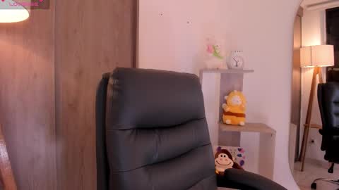 Danielle Rose online show from November 4, 11:10 pm