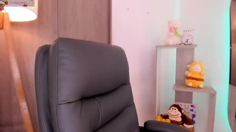 Danielle Rose online show from October 9, 10:25 pm