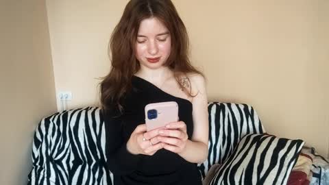 Mia online show from April 7, 2:08 pm