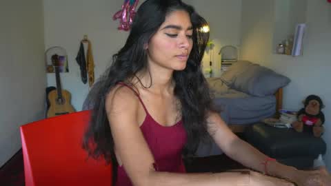 danalle .. online show from April 6, 4:19 pm