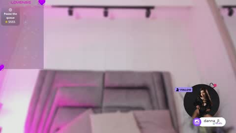 Danna online show from April 6, 8:10 pm