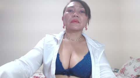 dannamomcerratt online show from April 18, 7:07 pm