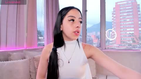 daphne_chers online show from December 1, 8:00 pm