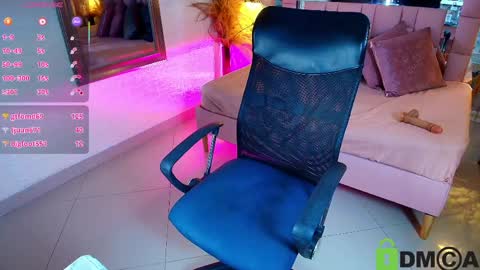 daphne_walton online show from April 3, 1:42 pm