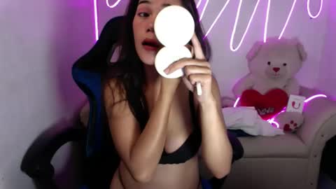 dark_angel143 online show from April 14, 10:04 am