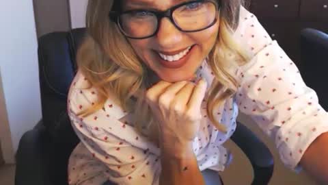 DarlingD online show from January 10, 2:45 pm