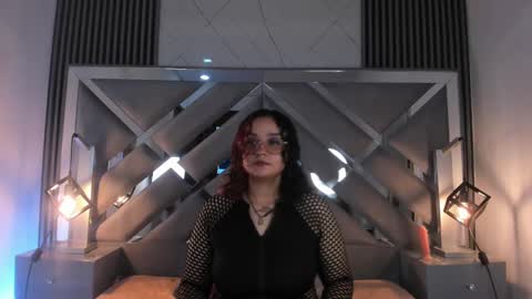Snapshot of davis_emma chatting on March 3, 4:10 am Emma online show from March 3, 4:10 am