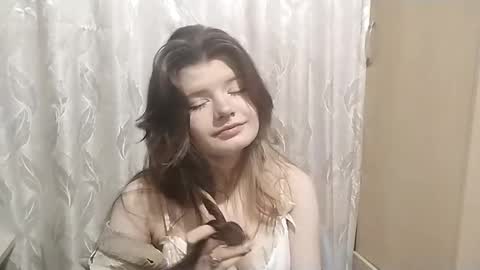 Camille online show from April 10, 4:57 pm