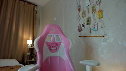 Debbie Mon Tue Fri Sun Sat GMT 3 1000am - 0400pm  online show from November 20, 6:09 pm