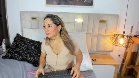 debora_heels_ online show from February 17, 11:53 am