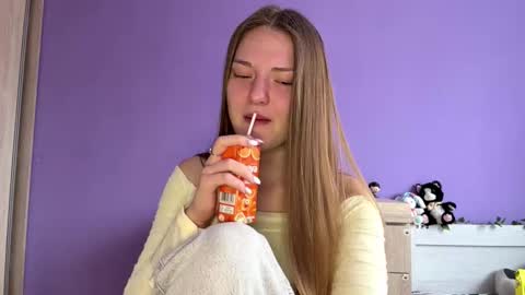 Mila online show from March 1, 1:11 pm