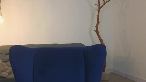 deliaeffy online show from April 3, 1:42 pm