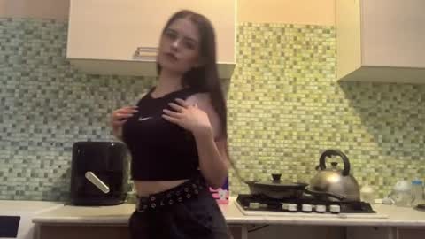 Kiki online show from April 10, 5:19 pm