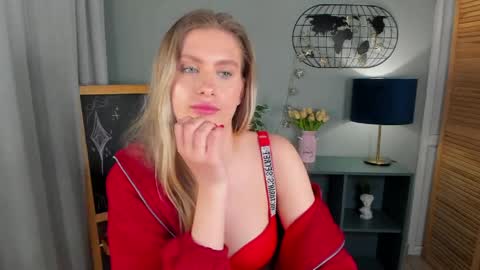 delinasis online show from April 11, 7:45 am