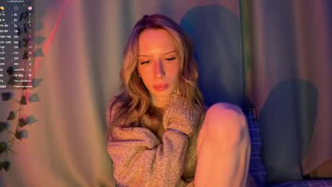 Della online show from March 23, 2:56 pm