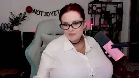 dellacrush_ online show from March 4, 7:09 pm