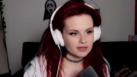 dellacrush_ online show from November 29, 3:27 pm