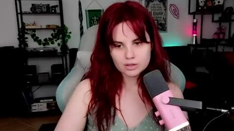 dellacrush_ online show from April 16, 8:08 pm