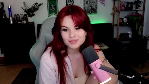 dellacrush_ online show from February 2, 6:40 pm