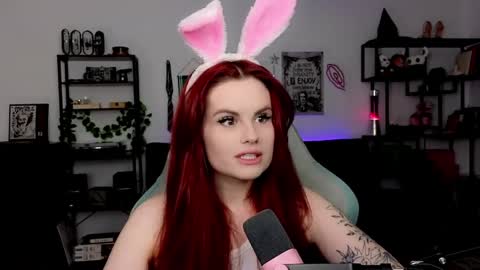 dellacrush_ online show from April 5, 5:56 pm