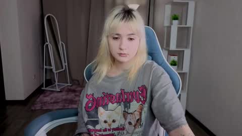 Delli swots online show from December 1, 4:31 pm