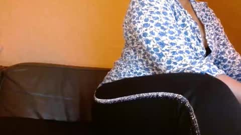 Snapshot of delphine_x chatting on February 13, 7:42 pm Delphine online show from February 13, 7:42 pm