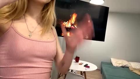 Denni online show from March 13, 5:25 pm