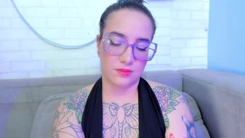 Snapshot of deva_blue chatting on February 13, 4:43 am Deva Blue online show from February 13, 4:43 am