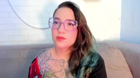 Snapshot of deva_blue chatting on February 27, 4:31 am Deva Blue online show from February 27, 4:31 am