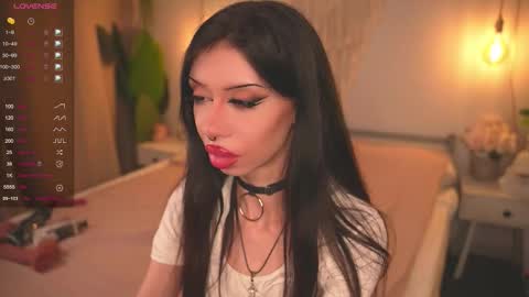 Snapshot of devilss_toy chatting on October 20, 4:43 pm CIBELLE online show from October 20, 4:43 pm