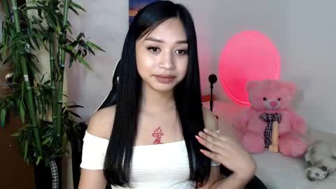 Snapshot of devine_goddessx chatting on February 9, 5:01 pm Devine Greyson online show from February 9, 5:01 pm