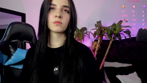 Snapshot of devlin_violet__ chatting on January 17, 6:15 am PaulaInsta  paulacastellanos 1Pvt open online show from January 17, 6:15 am