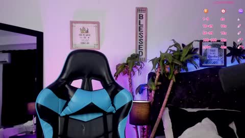 Snapshot of devlin_violet__ chatting on February 5, 4:27 am PaulaInsta  paulacastellanos 1Pvt open online show from February 5, 4:27 am