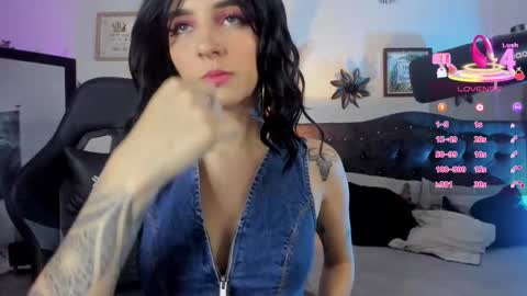 Snapshot of devlin_violet__ chatting on October 1, 1:43 am PaulaInsta  paulacastellanos 1Pvt open online show from October 1, 1:43 am