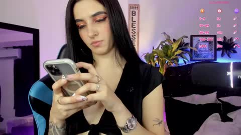 Snapshot of devlin_violet__ chatting on February 14, 3:54 am PaulaInsta  paulacastellanos 1Pvt open online show from February 14, 3:54 am